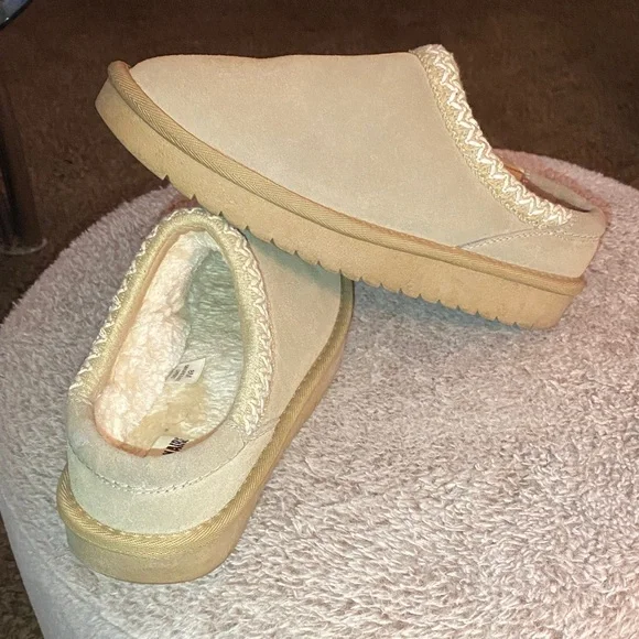 Elegant Beige Women's Slippers - Picture 3 of 5